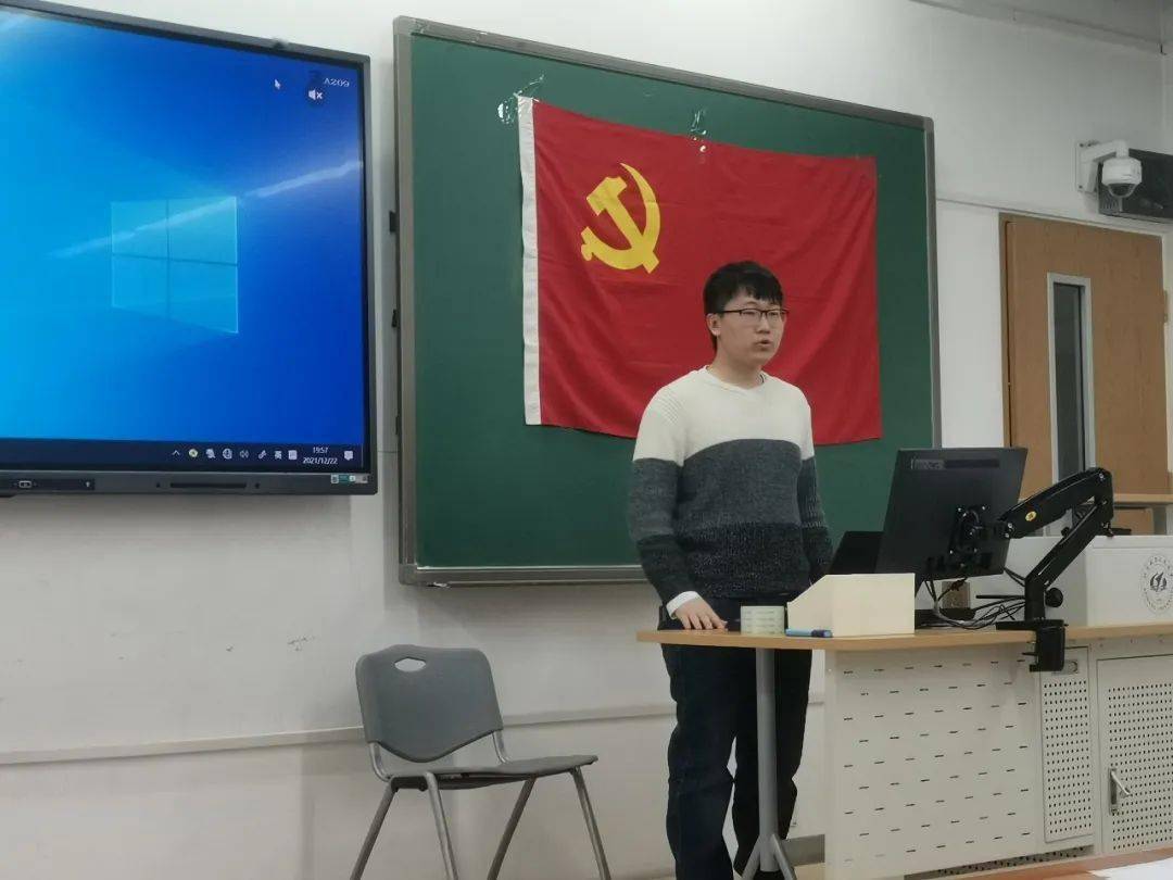 他历任士嘉书院实践部部长,1914大班长等12项学生工作,逐步磨练自身