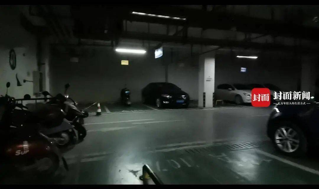 儿子被劫持妈妈主动替换当人质，警民合力制服歹徒