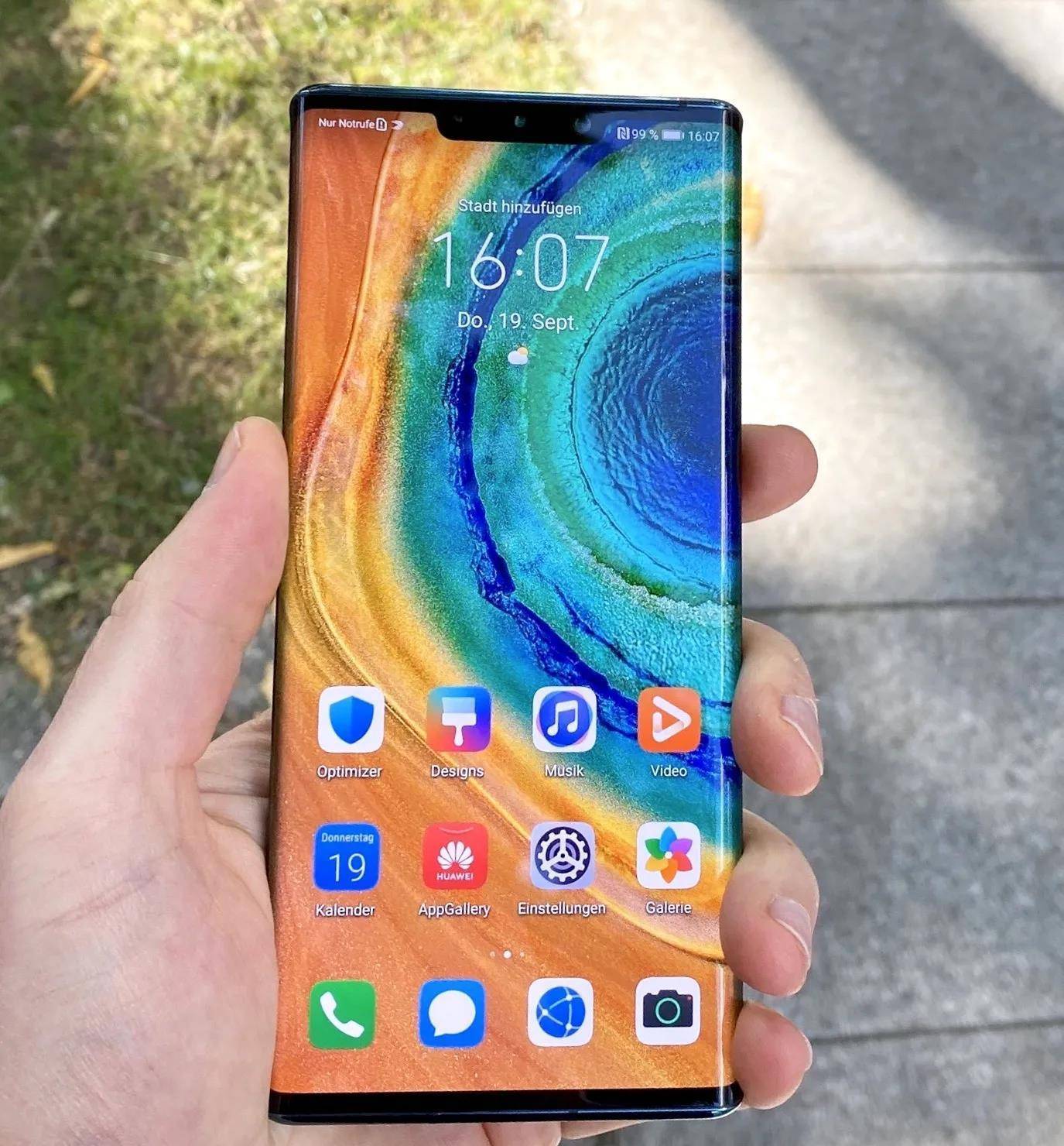 华为手机国际版保修
:浙江杭州，章先生的手机型号是华为mate30pro，这部手机是他2019年买的
