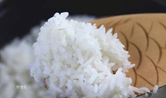 外国人热议：中国人什么时候才会停行吃米饭？中国网友：别做梦了