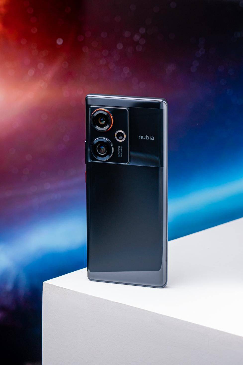 华为手机锁屏不计步
:不止35mm定制光学和骁龙8Gen2 难得一见的个性旗舰 努比亚Z50手机评测