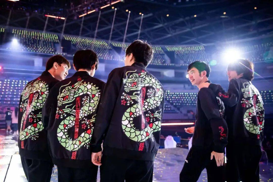 CQ9电子 CQ9传奇电子LPL全新服装赞助商？WBG举办比赛意外曝光新队服OMG的像工装！