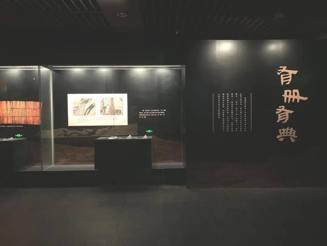 “二十世纪初中国古文献四大发现展”将在国度典籍博物馆起头预展，甲骨、翰札、敦煌遗书、明清档案等珍贵文物集中表态