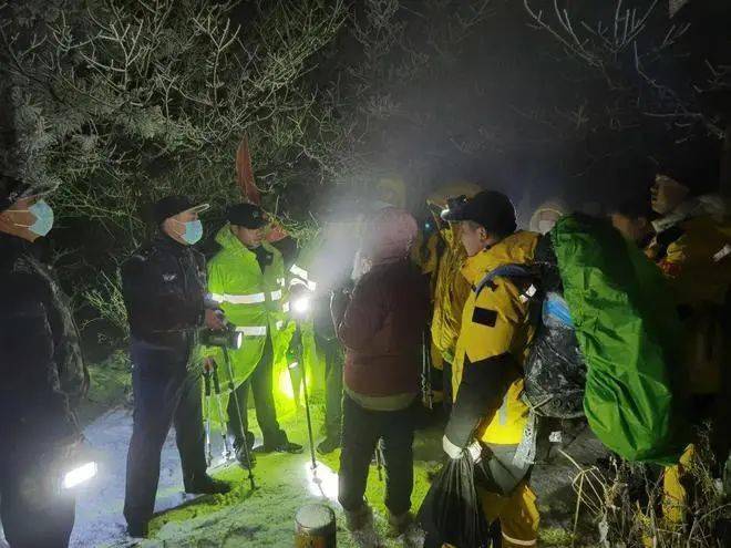 -15℃！俩女孩来杭州网红打卡点赏雪！成果发现景点是“照骗！”还差点把命丢了！