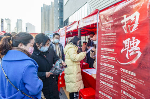 节后首场招聘会岗位多人气旺 求职者 伍家岗区 用工