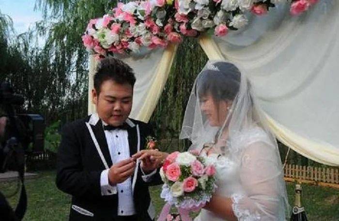 19��ǰ���Ǹ���һ����Ƭ�ߺ��������ѧ��С�֣������� ...