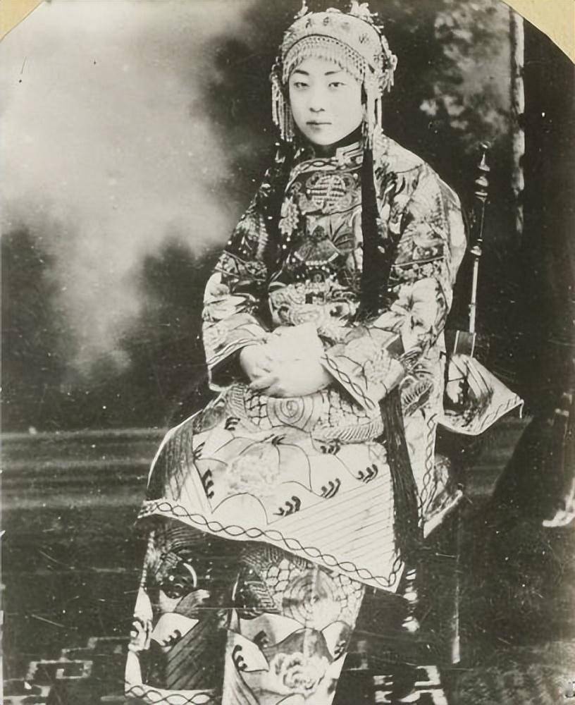 凯时k66平台|袁世凯临终前叮嘱儿子：给我送葬时，见穿红衣之人，除掉方可自保