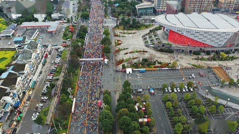 在奔驰中感触感染生命律动 | 都江堰做家眼中的马拉松……