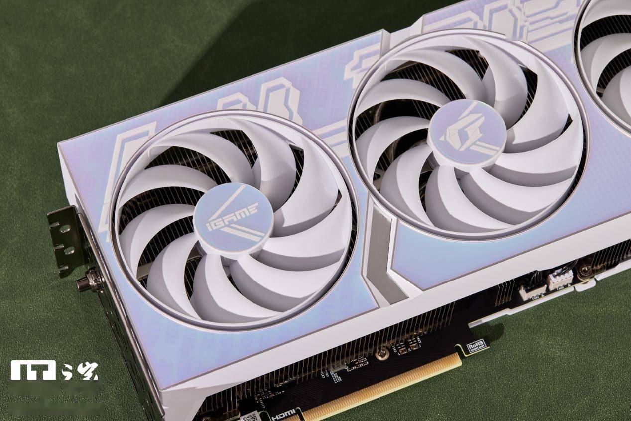 七彩虹 iGame GeForce RTX 4070 Ultra W V2 评测：超低功耗玩 2K