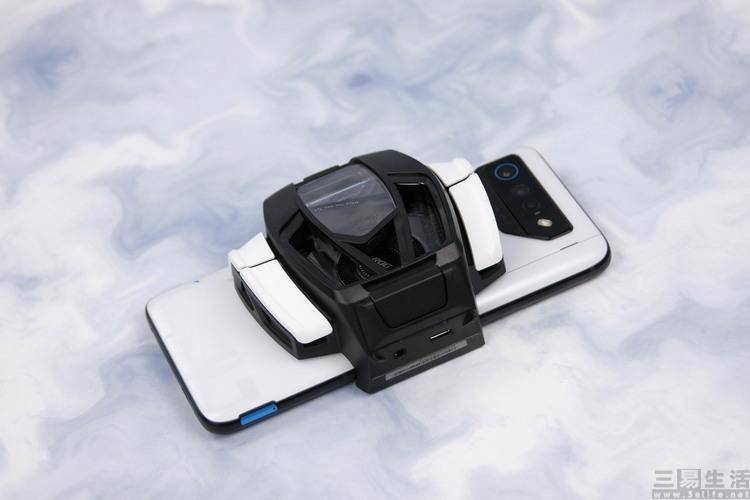 ��ѶROG��Ϸ�ֻ�7 Pro���⣺��ֹӲ�ˡ�������������