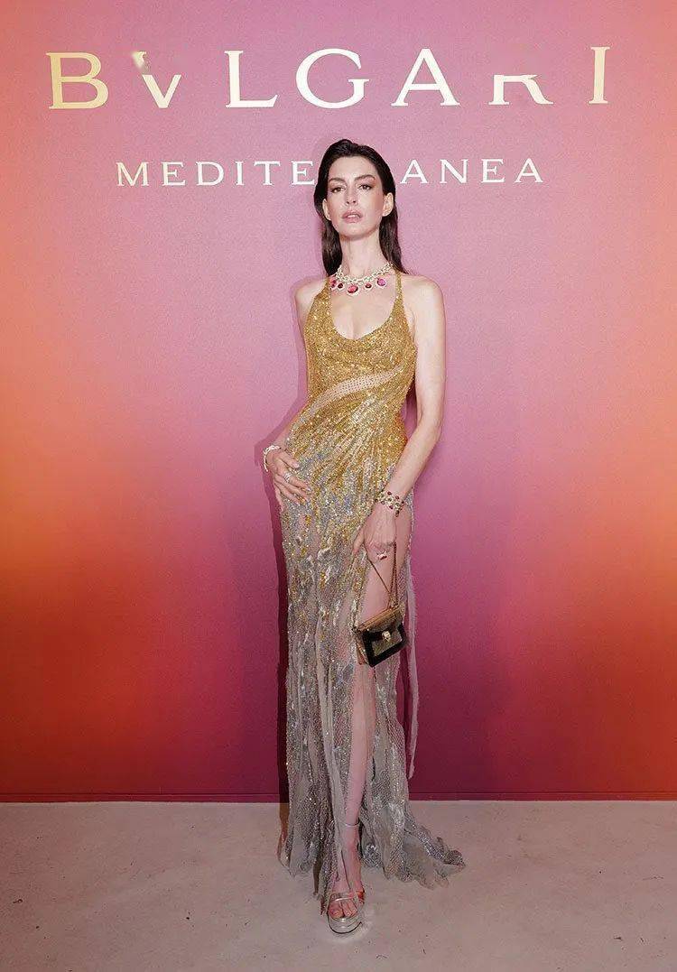 Anne Hathaway 意大利威尼斯现身，美貌再创世纪！