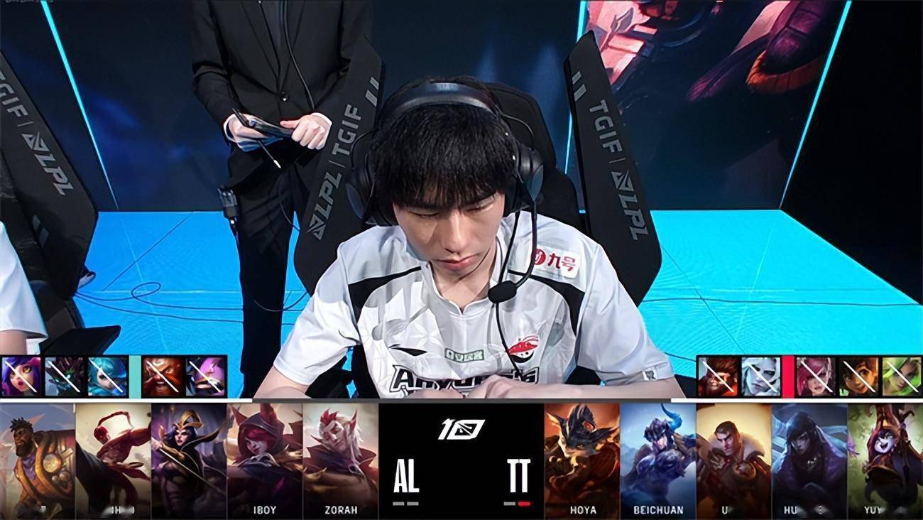 LOL-LPL：zdz科加斯上单一打二反杀赛恩，AL 2-1击败TT解锁首胜