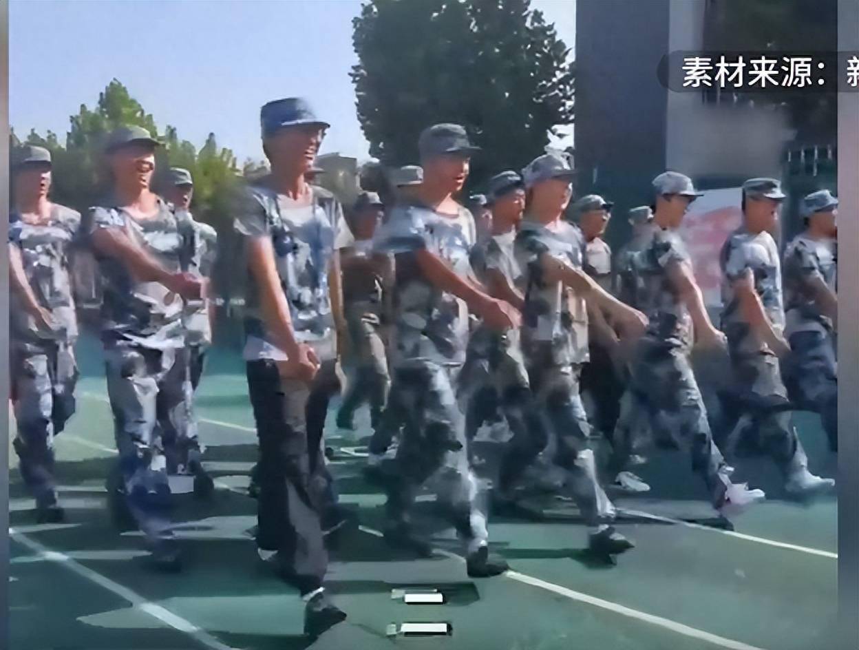 陕西：教官让顺拐同学组成一个方队 取名“因材施教队”