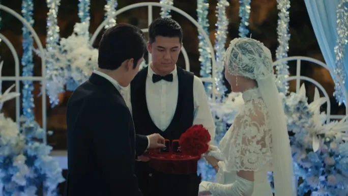《梅花红桃》:民国版狼人杀,黑白难辨,迷雾重重 《梅花红桃》:民国版狼人杀,黑白难辨,迷雾重重