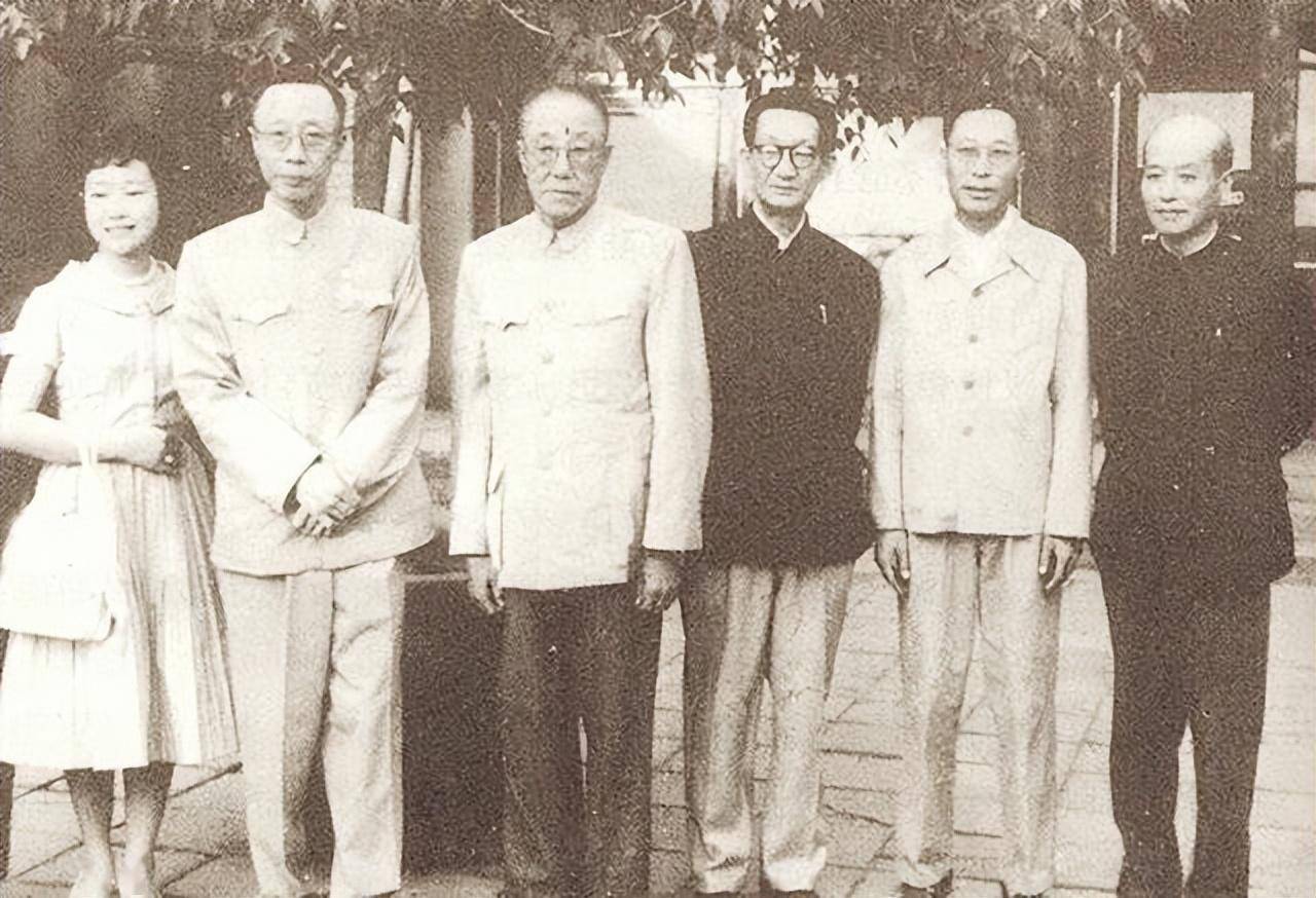 溥仪一生无子嗣，三弟溥任却很争气，生了三个儿子，都是国家栋梁