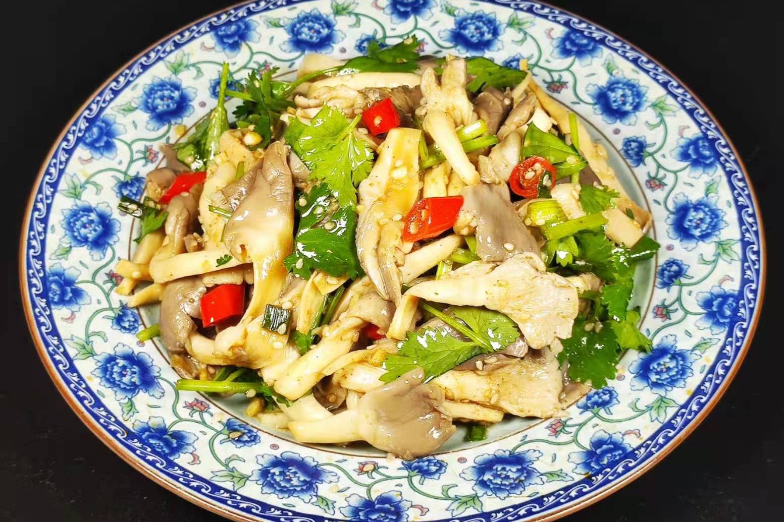 凉拌平菇的家常做法做好滑嫩爽口酸辣开胃简单营养下酒又下饭