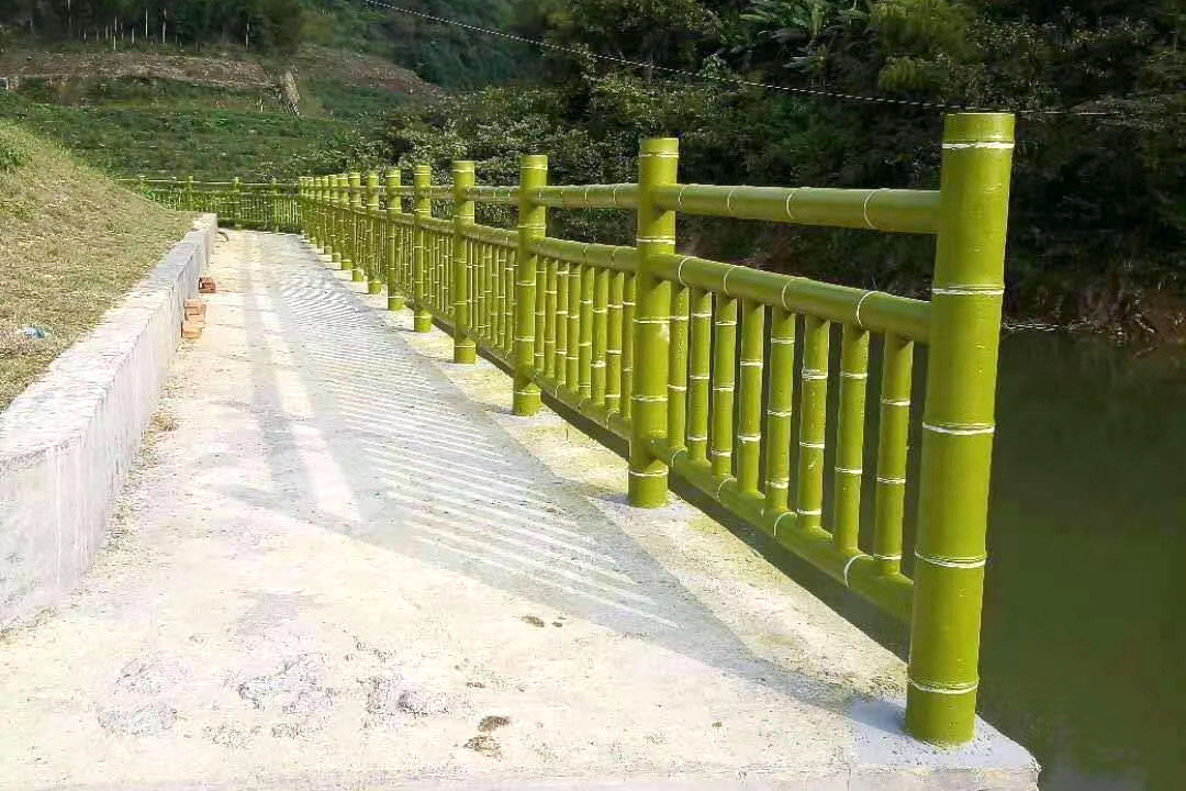 水泥仿竹栏杆平台安装效果仿竹节护栏造型像真竹子一样漂亮