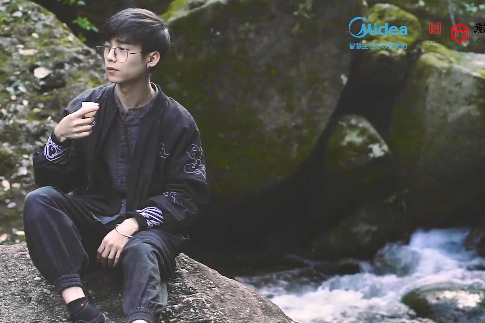 湖南卫视最美茶艺师全国总冠军徐黄涛亮相美的冷柜春茶中国行