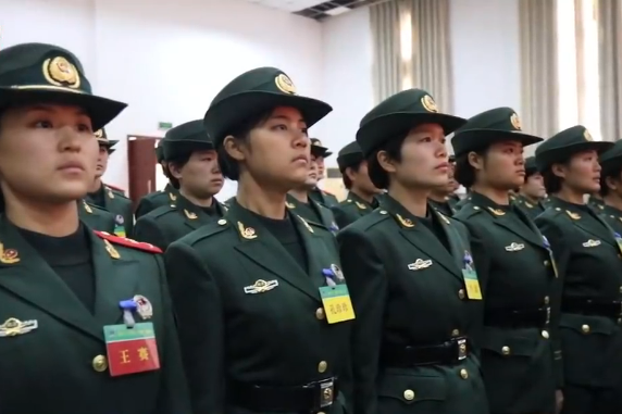 武警北京总队某新兵大队女兵的军营成人礼