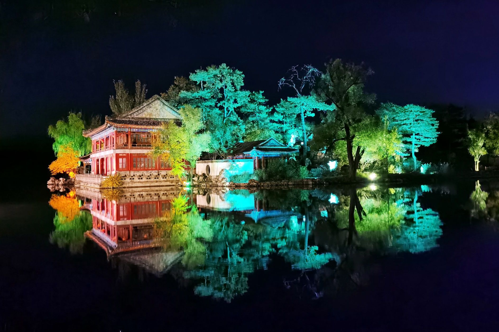 夜游承德避暑山庄别样的园林建筑之美