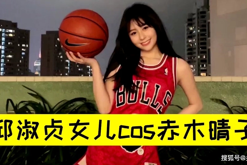 邱淑贞女儿沈月晒自己cos赤木晴子的照片真挺有内味儿的