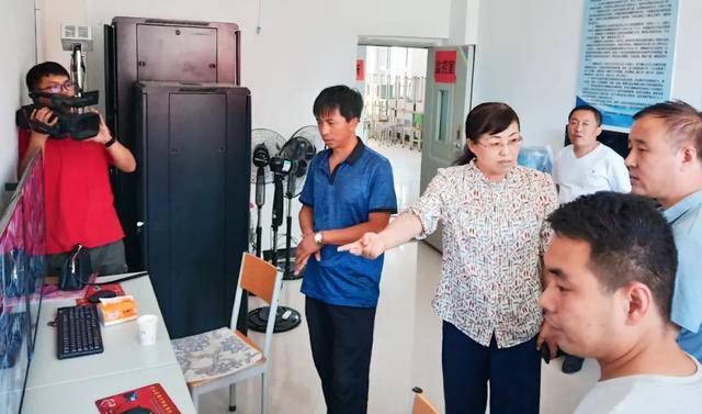 方山:张改玲检查指导高考准备工作