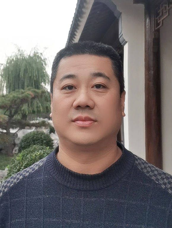 4天前00张玉峰,笔名张耀公.出生于山东济南,别名个山居士.