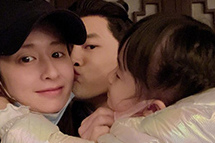 颖儿晒照庆33岁生日