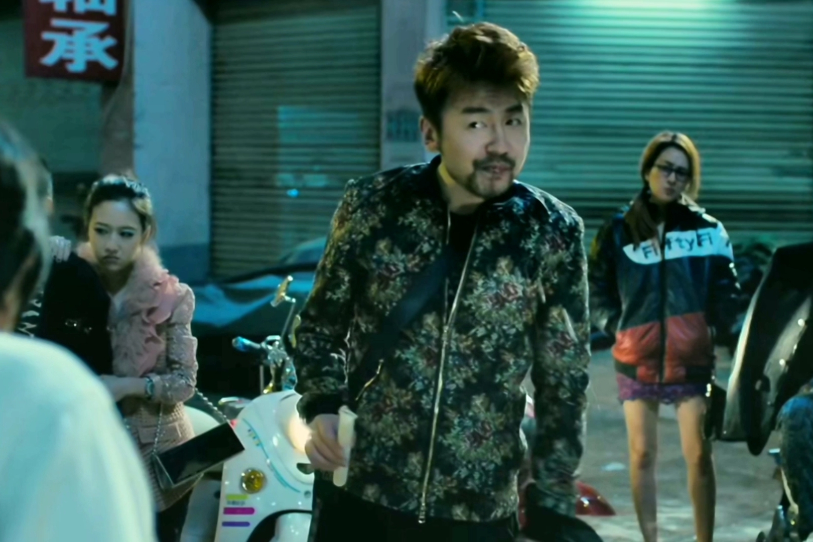 盘点混剪雷佳音演小混混满口爆粗口太抢黄渤徐峥的戏了