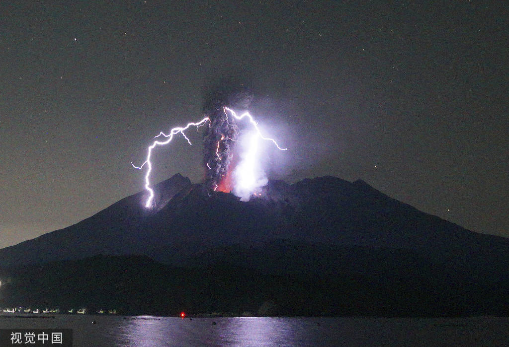 日本樱岛火山喷发 伴随"火山雷电"现象-搜狐大视野-搜狐新闻