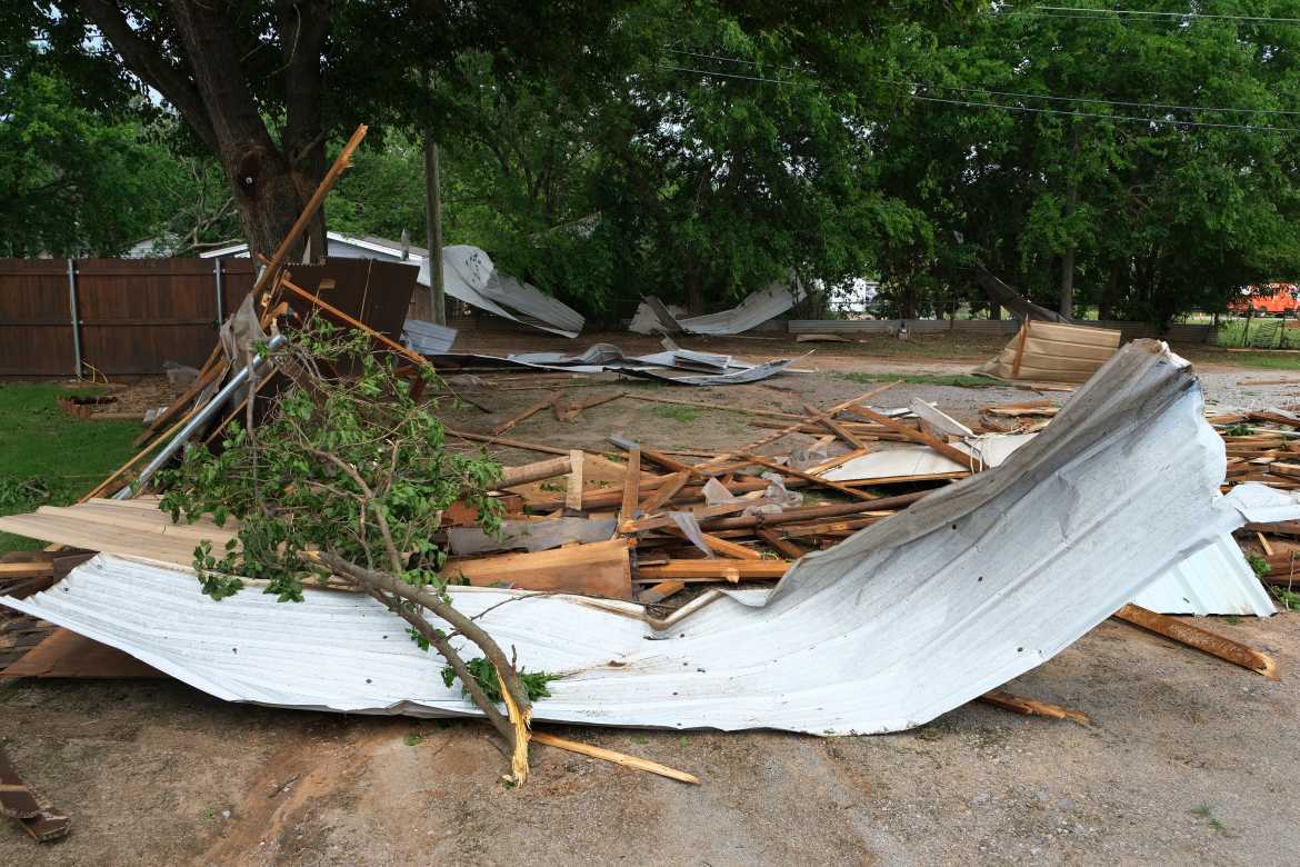 龙卷风袭击美国中部 已致80多人死亡