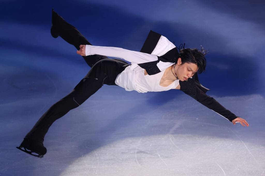 fantasyonice冰演羽生结弦登台贡献精彩表演