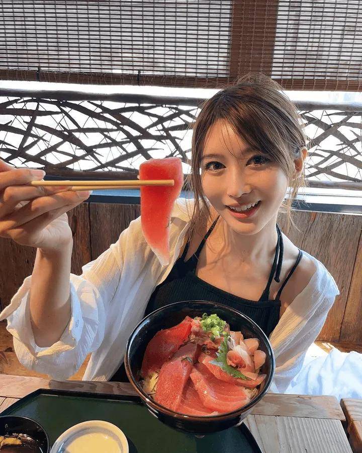 组图：日本影星相泽南观战曼城VS拜仁 晒照心情好-搜狐大视野-搜狐新闻