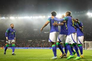 巴西人才济济堪称夺冠热门 如何寻求攻守平衡考验蒂特