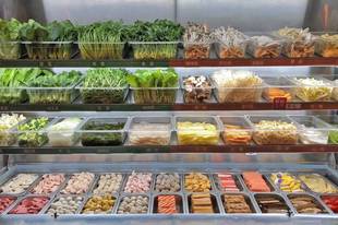 冲刺“麻辣烫第一股”，杨国福做着高端梦