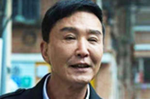 吴刚变脸内幕曝光 为戏推迟手术