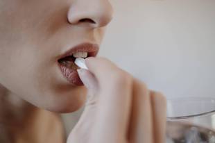 获批只是开始，国产新冠口服药的“第一”争夺战