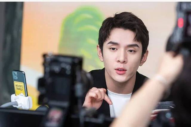 这个618，“所有女生”不再只看李佳琦