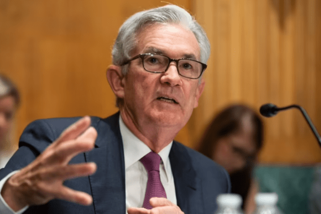 美联储主席炒股亏惨了？