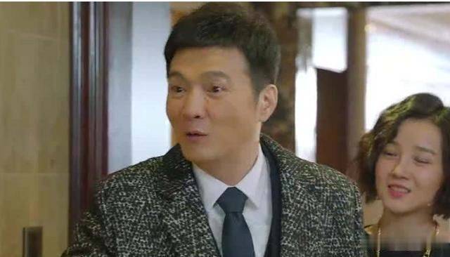 他是导演中最会演戏的,和黄磊搭戏成好友,50多岁始终不要孩子