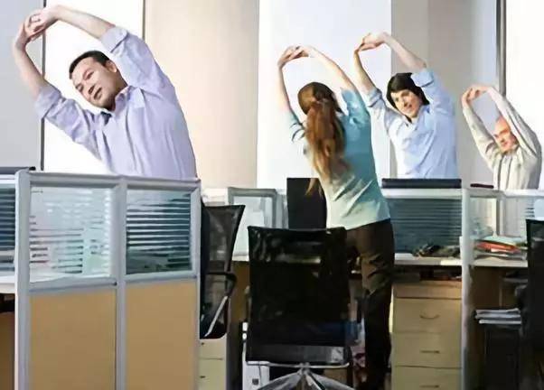 二郎腿虽然坏处多但有些人却翘不了因为你有臀肌挛缩