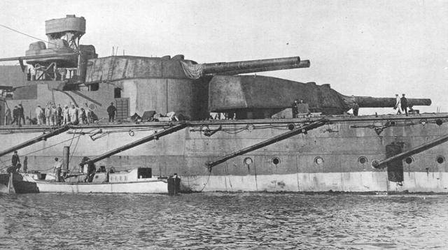俄里翁级战列舰直接采用了343毫米口径主炮,全长177米,宽26
