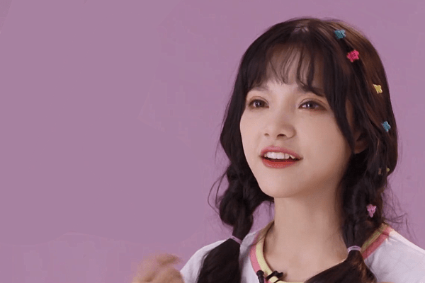 学员为训练没时间化妆,谢安然素颜出场,让人一时间没认出来