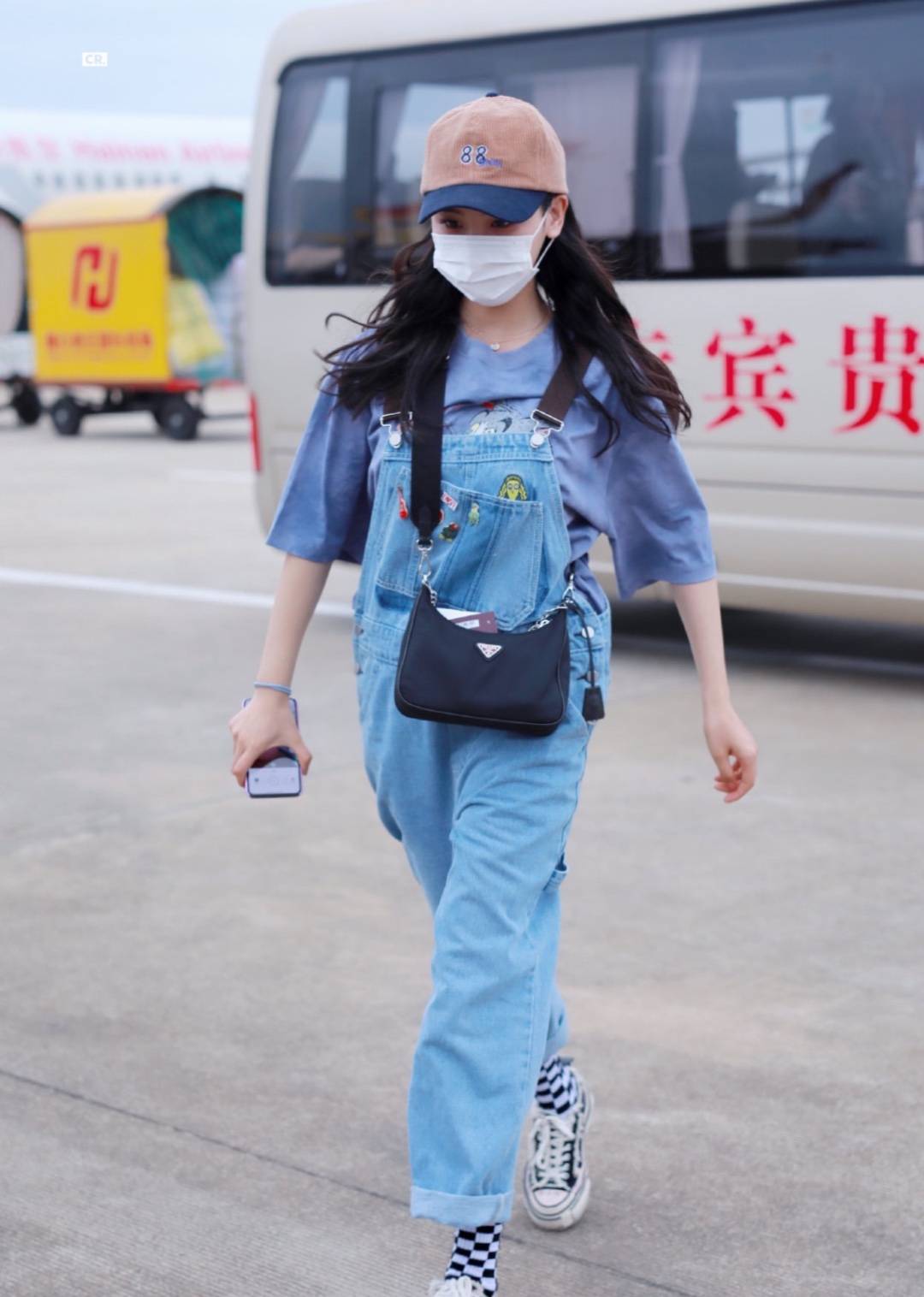 杨超越下班私服拍摄!不同风格任意切换,"时髦小仙女"可盐可甜