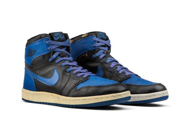 aj1皇家蓝值得入手吗,aj1皇家蓝最便宜的是多少钱-团团金服
