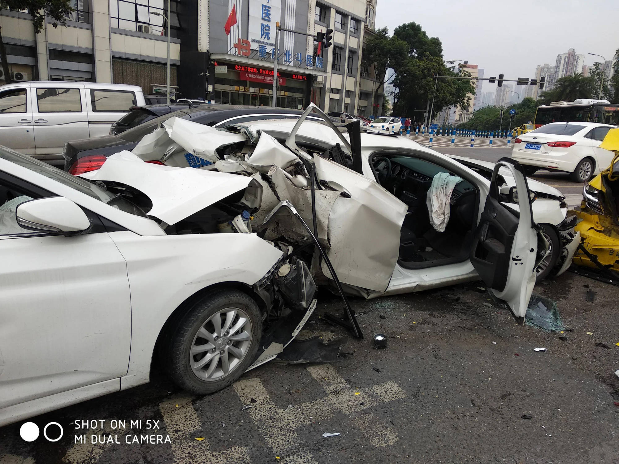 而近日,一场连环事故却让法系车"人设崩塌"了,这起事故发生在城市道