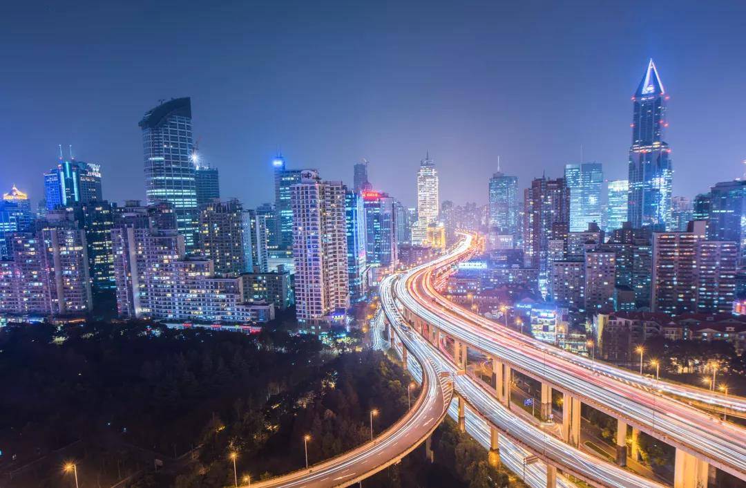 距南京地铁1号线龙眠大道和天印大道各1.