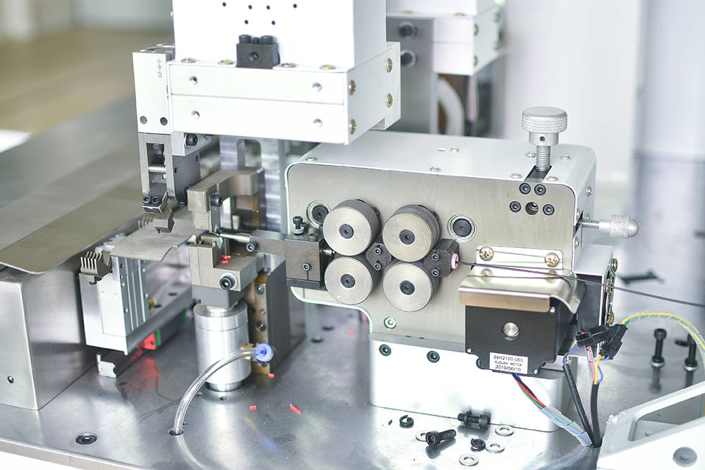 新品发布全自动热缩套管机