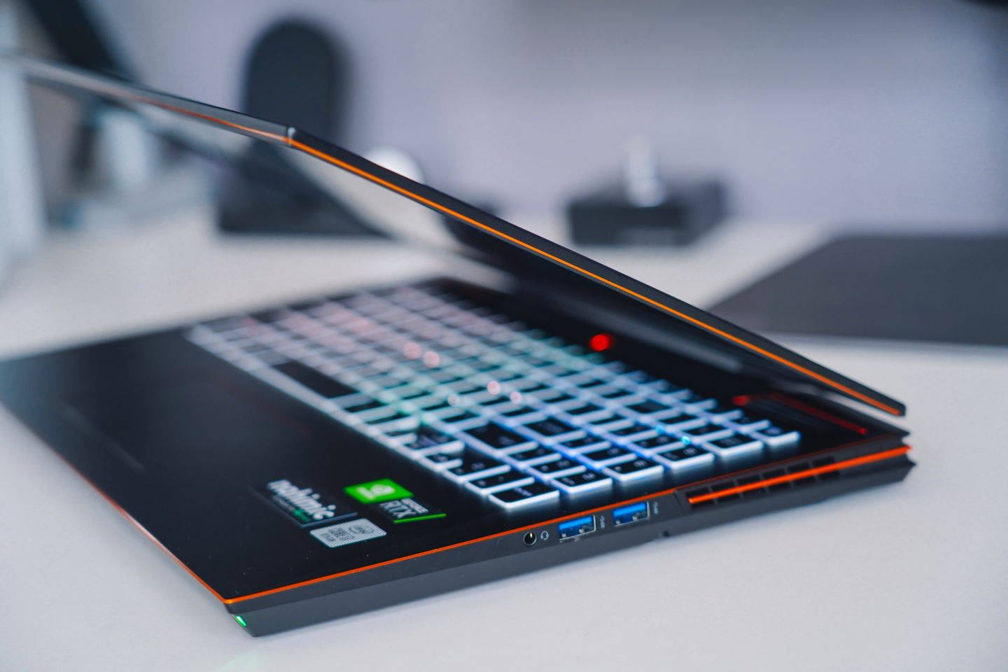 轻薄高性能,10代酷睿更super:雷神911 pro晖金2代评测