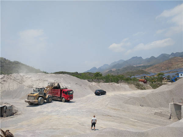 田先生介绍,由于很多证照不全的砂厂不照章纳税,砂石销售价格低,给
